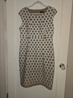 Connected Apparel Tan and White Geometric Sheath Dress 14
